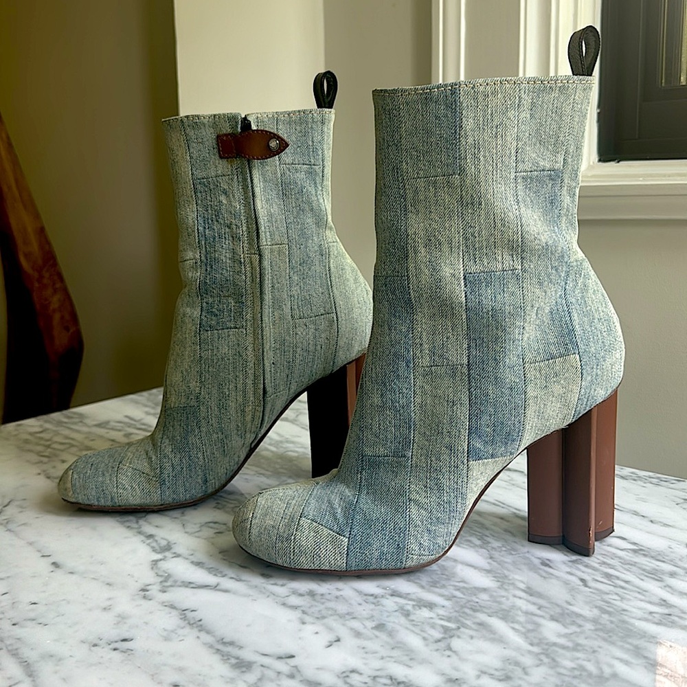 LOUIS VUITTON SWINGING BOOTS SIZE 39